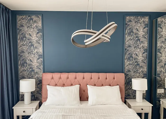 Mohost Blue Moon Апартаменти *